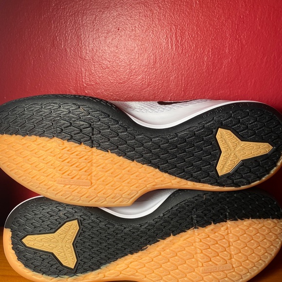 Shoes - Picture 2 of 4